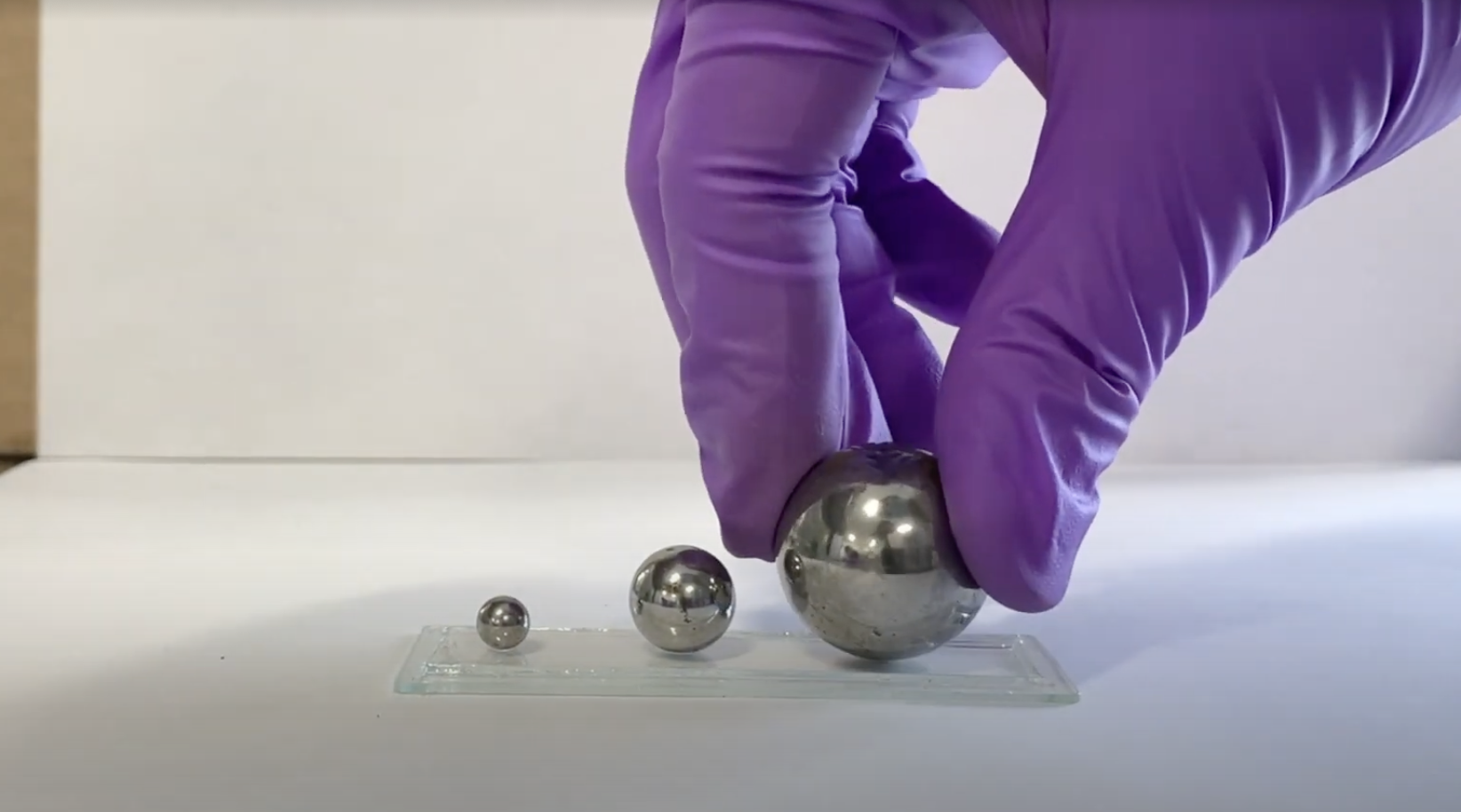 demonstration of glassy gel using metal balls